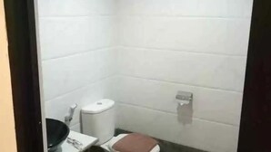 Bathroom - MJ s Hotel (Jambi)