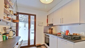 Basic Apartment, Multiple Beds | Private kitchen | Fridge, oven, stovetop, dishwasher - Modern and Well Equipped Apartment, 500m From the 4 Vallées ski Area (Sion)