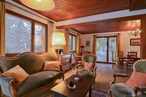 Leilighet – basic, flere senger | Oppholdsrom | TV og stereoanlegg