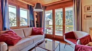 Departamento básico, varias camas | Sala de estar