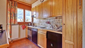 Departamento básico, varias camas | Cocina privada