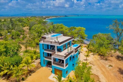 Shedrock Shangrila, Beach Front Whole House