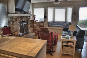 TV connectée, cheminée, lecteur de DVD