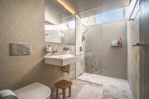 Basic House, Multiple Beds | Bathroom | Shower, hair dryer, towels, soap