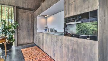 Basic House, Berbilang Katil | Dapur peribadi | Peti sejuk, ketuhar gelombang mikro, ketuhar, dapur