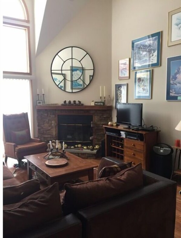 Unclassified image, 1 of 7, button