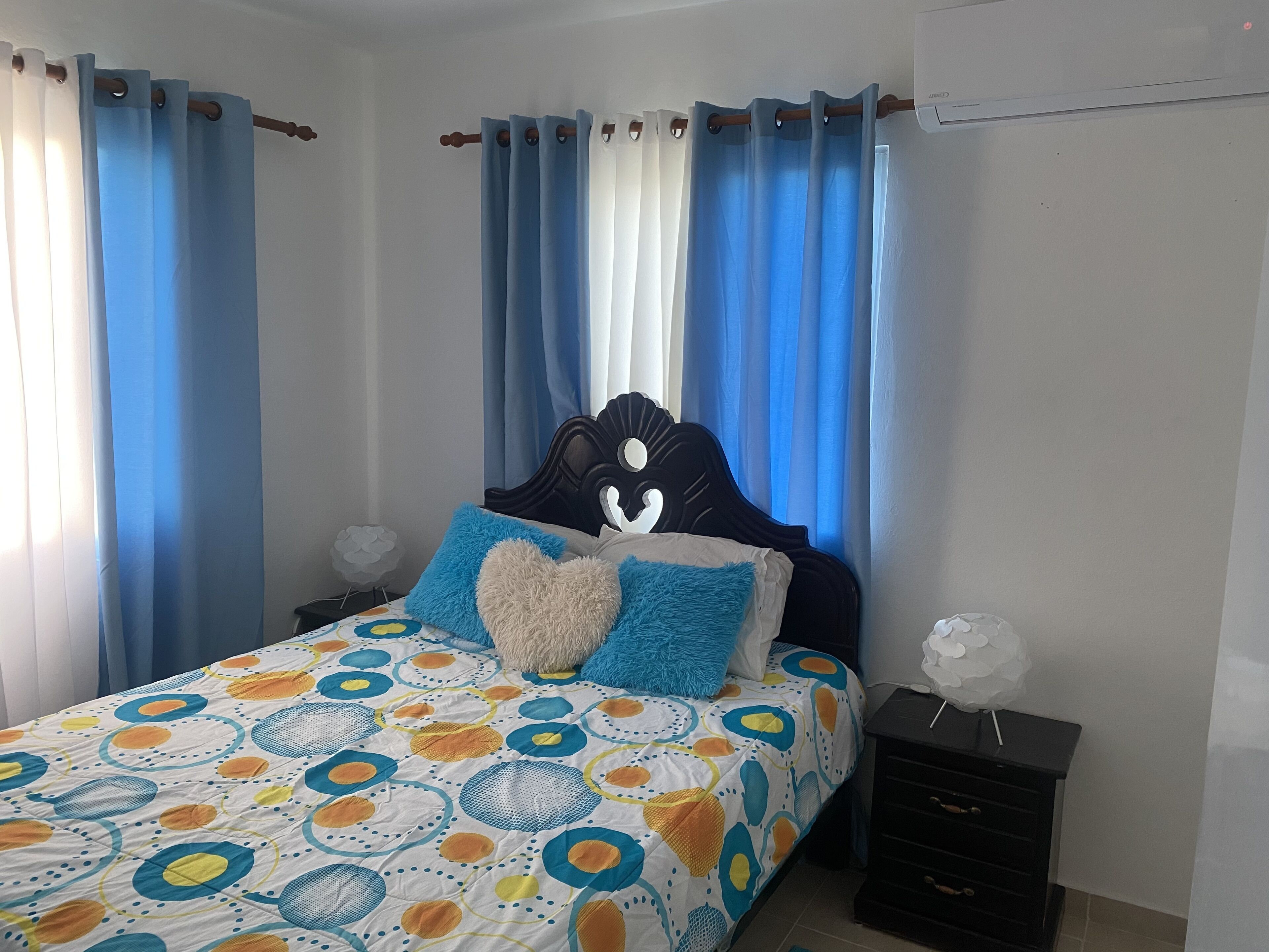 3 chambres, fer et planche à repasser, Wi-Fi, draps fournis