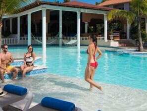 Outdoor pool - Two Bedroom Suite (Puerto Plata)