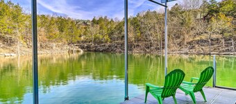 Cabin Retreat on Table Rock Lake w/ Fire Pit!