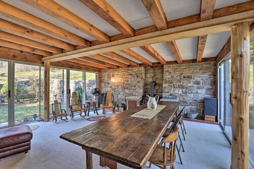 Cozy Home w/ Private Patio & Views, Hiking On-Site