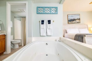 Bathtub, hair dryer, towels, shampoo - Condo for 6, Outdoor Pool+Lazy River, Gym, Patio |  1 Block to Parkway , Seasonal Outdoor Pool with Lazy River, Near Dollywood & Smoky Mountains, 24/7 Hospitality, Cozy Living Space (Pigeon Forge)