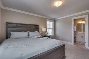 4 bedrooms, desk, iron/ironing board, WiFi