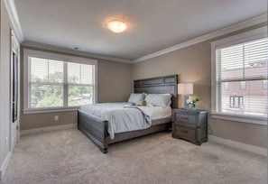 4 dormitorios, escritorio, tabla de planchar con plancha y wifi