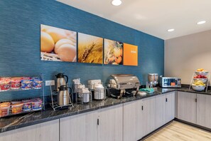 Free daily full breakfast  - Comfort Suites Grandview - Kansas City (Grandview)