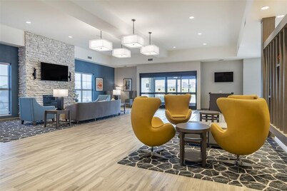 Comfort Suites Grandview - Kansas City