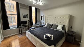 2 chambres, bureau, fer et planche Ă repasser, lit parapluie