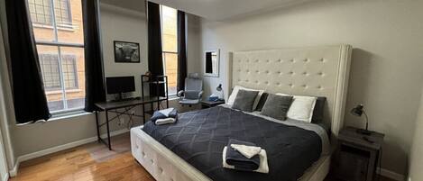 2 chambres, bureau, fer et planche Ă repasser, lit parapluie