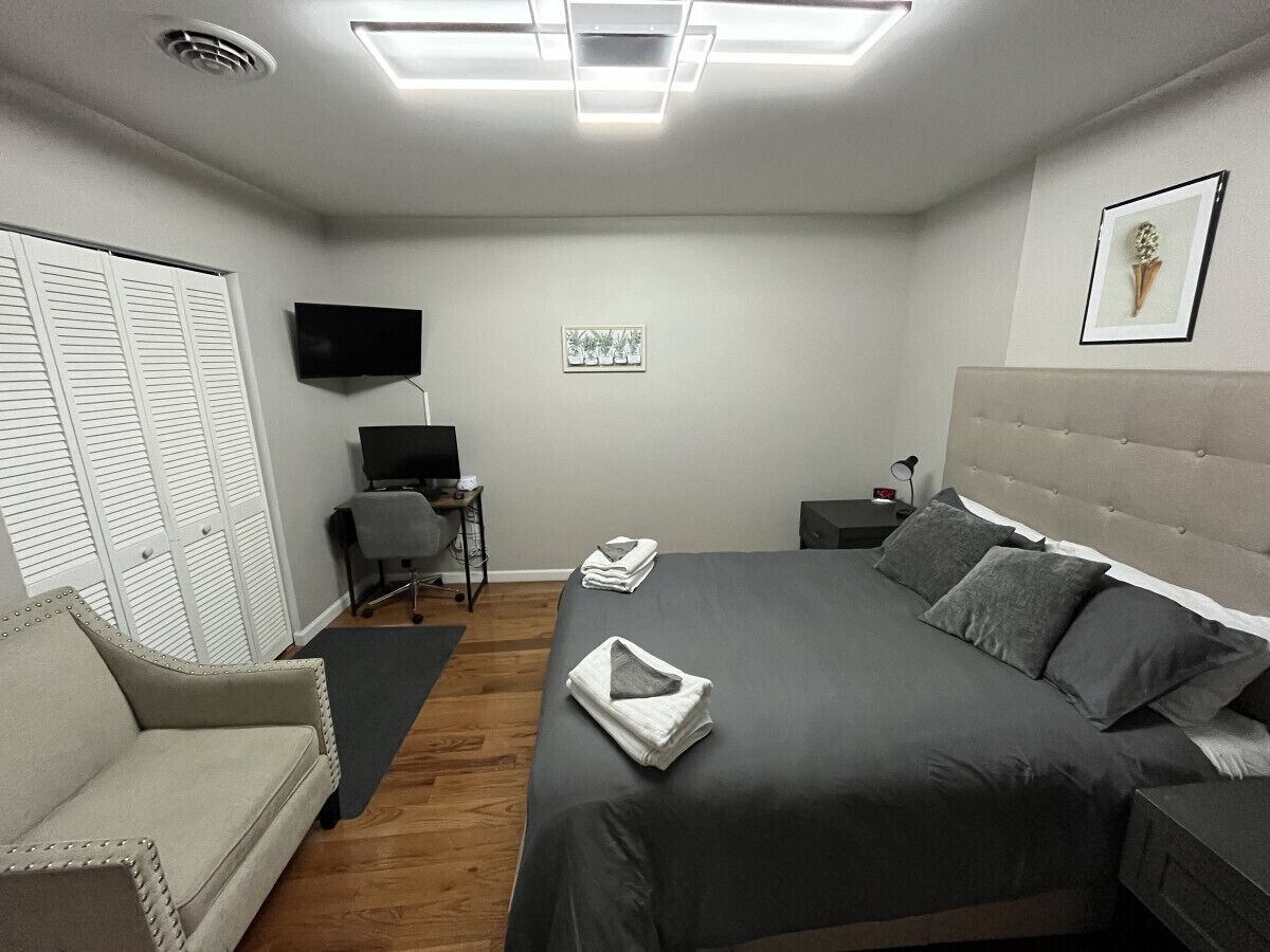 2 bedrooms, desk, free WiFi, bed sheets
