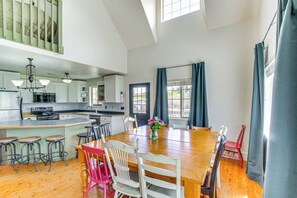 Dining - Massive Cabin w/ Game Room, 1 Mi to Bear Lake (Garden City)