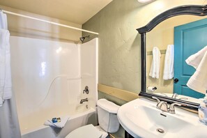 Free toiletries, towels - Massive Cabin w/ Game Room, 1 Mi to Bear Lake (Garden City)