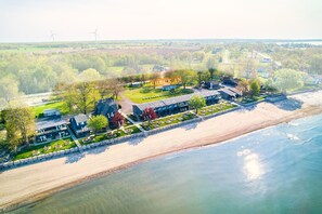 Exterior - Suite 213: Beautiful 3-Bedroom Beachfront Townhouse (Wainfleet)