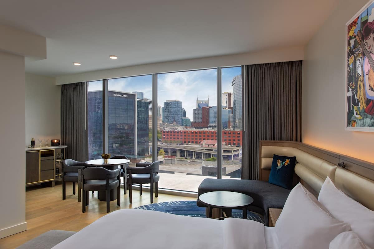 Deluxe Studio Suite, 1 Bedroom | 1 bedroom, premium bedding, down comforters, minibar