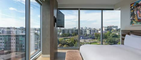 Premier Suite, 1 Bedroom, City View | 1 bedroom, premium bedding, down comforters, minibar