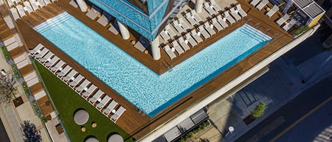 Outdoor pool, pool cabanas (surcharge), pool umbrellas