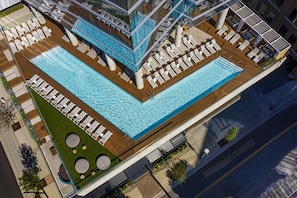 Outdoor pool, pool cabanas (surcharge), pool umbrellas - W Nashville (Nashville)