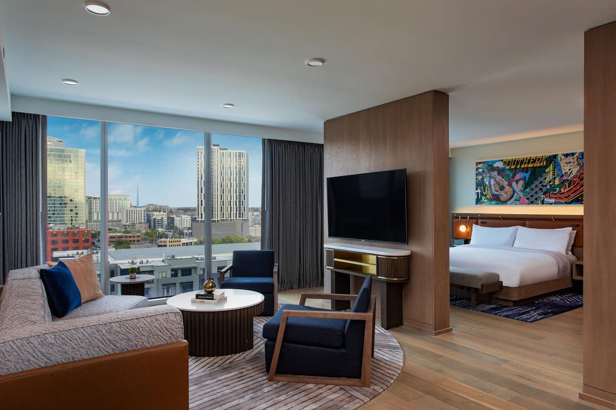 1 bedroom, premium bedding, down comforters, minibar