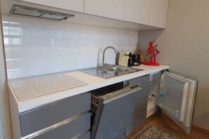 Kühlschrank, Ofen, Herdplatte, Geschirrspüler