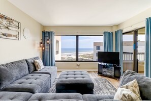 TV - Surf a Wave at Amelia Surf and Racquet Club • Oceanfront • Perfect for Couples (Fernandina Beach)