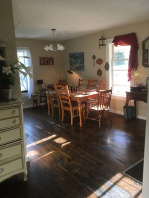 Dining - Ideal spot minutes from Kickapoo Valley Reserve, Wildcat StatePark & fly fishing (La Farge)