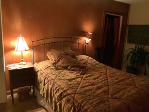 2 bedrooms, desk, iron/ironing board, free WiFi - Ideal spot minutes from Kickapoo Valley Reserve, Wildcat StatePark & fly fishing (La Farge)