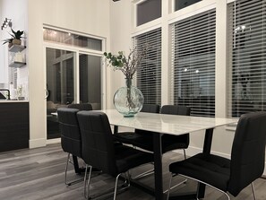 Dining - Coeur d'Alene Townhome Modern New Downtown Shops Beach (CDA)