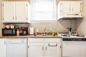 冰箱、微波炉、烤箱、炉灶