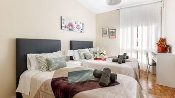 3 chambres, fer et planche à repasser, lit parapluie, Wi-Fi gratuit