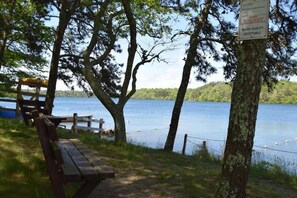 A bench and a sign indicating water quality.