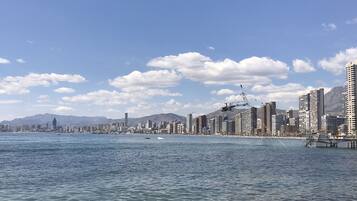 Plage, chaises longues