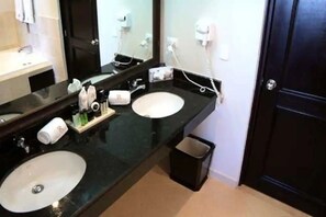 Douche, séchoir à cheveux