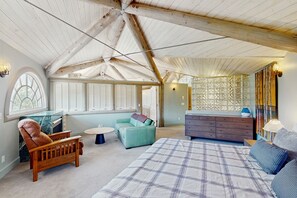 4 bedrooms, internet, bed sheets