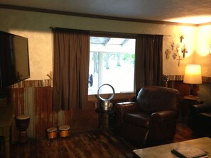Smart TV, video games, DVD player, books - Three bedroom one bath home and 3 1/2 wooded acres (Township of Branch)
