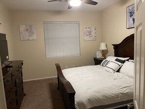4 bedrooms, iron/ironing board, WiFi, bed sheets - RAMS Pass 4BR Vacation Home (Oro Valley)