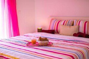 3 bedrooms, iron/ironing board, free WiFi, bed sheets - Holiday house Pink with Pool (Skrbčići)