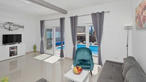 Unclassified image, 2 of 33, button - Holiday house Pink with Pool (Skrbčići)