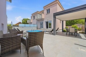 Outdoor dining - Holiday house Green with Pool (Skrbčići)