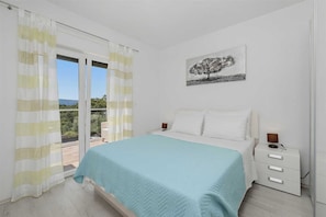 3 bedrooms, iron/ironing board, free WiFi, bed sheets - Holiday house Green with Pool (Skrbčići)
