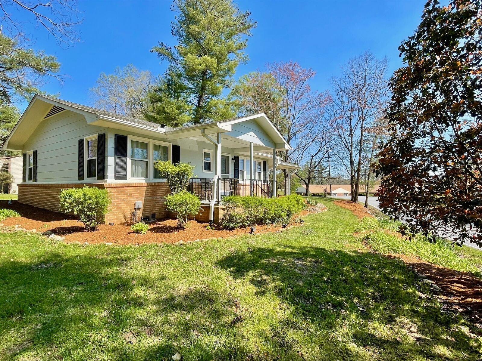 In The Heart Of It All-Hendersonville