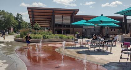 LeGros Chateau - Best Downtown Dells Vacation Rental! GAME ROOM!