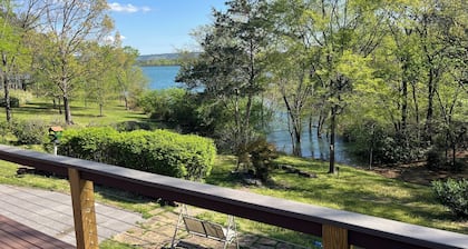 Make a Splash in Heber Springs w/ Lake View / Access - 3 bedroom, 2.5 bath